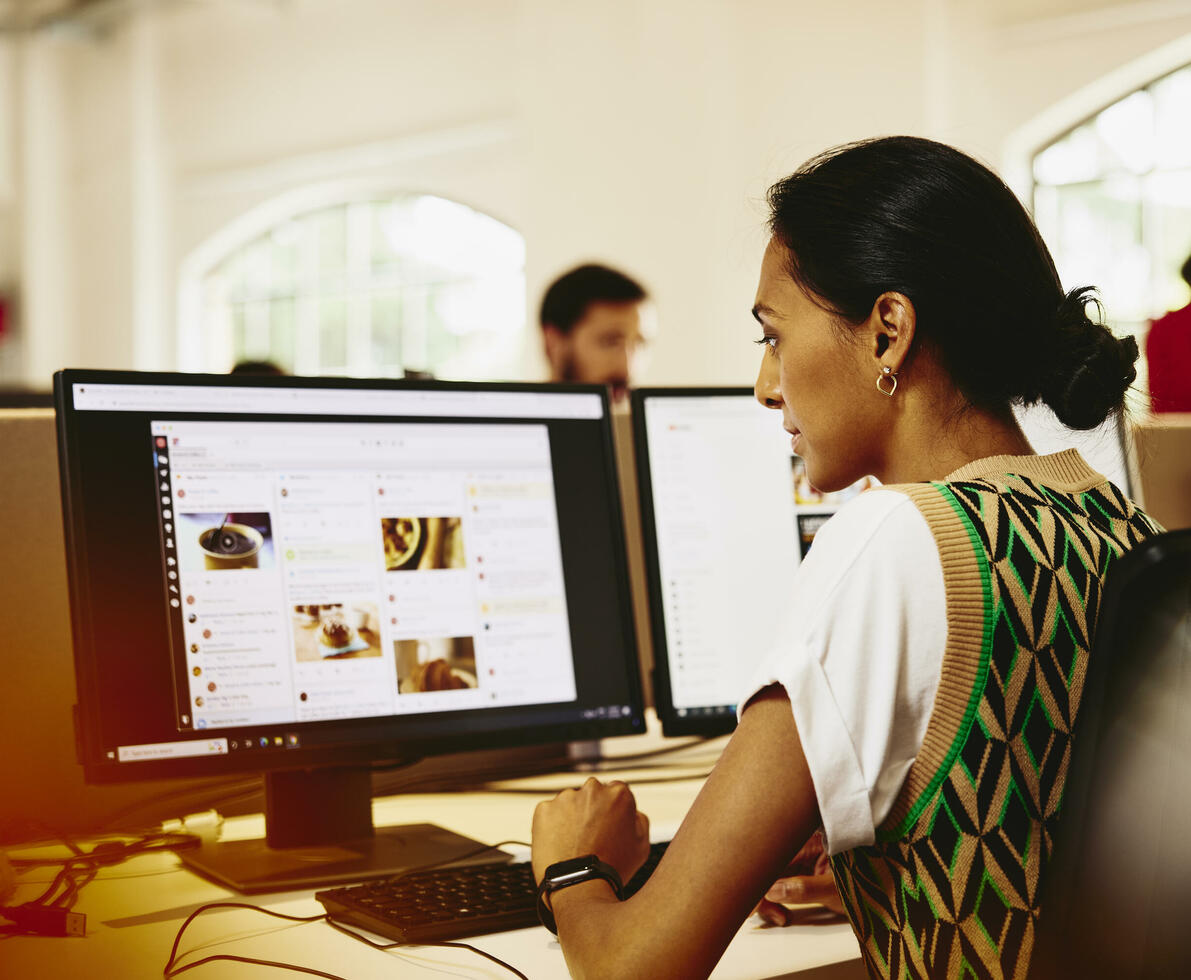 Womale sitting at a desk working on marketing platform.
